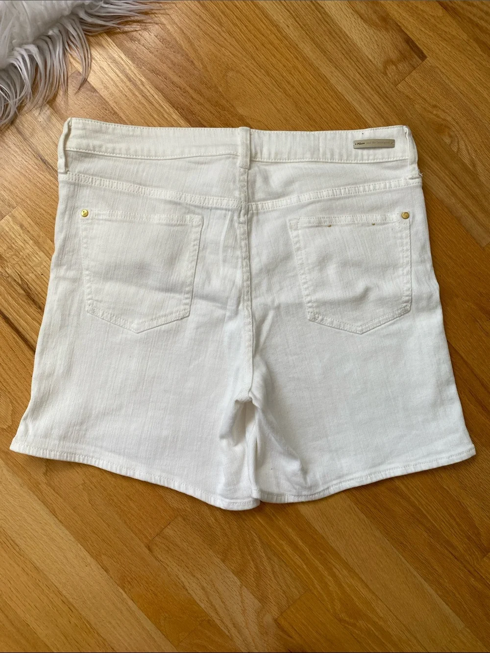 Pilcro Anthropology Creamy White Mid -Rise  5 Pocket Denim Script Shorts - Picture 3 of 11